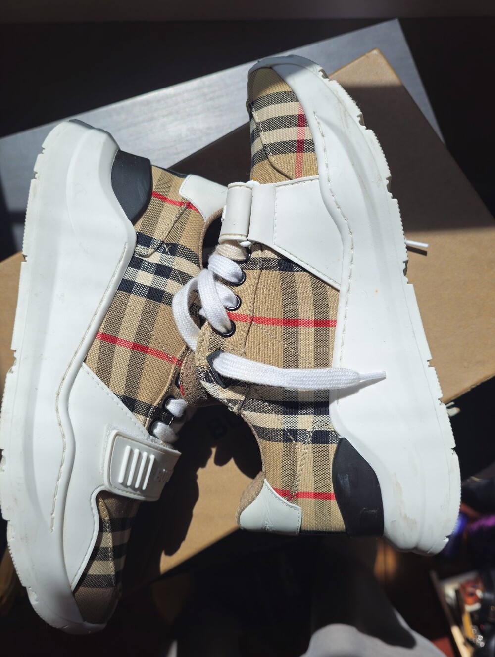 Burberry Signature Sneakers 38.5